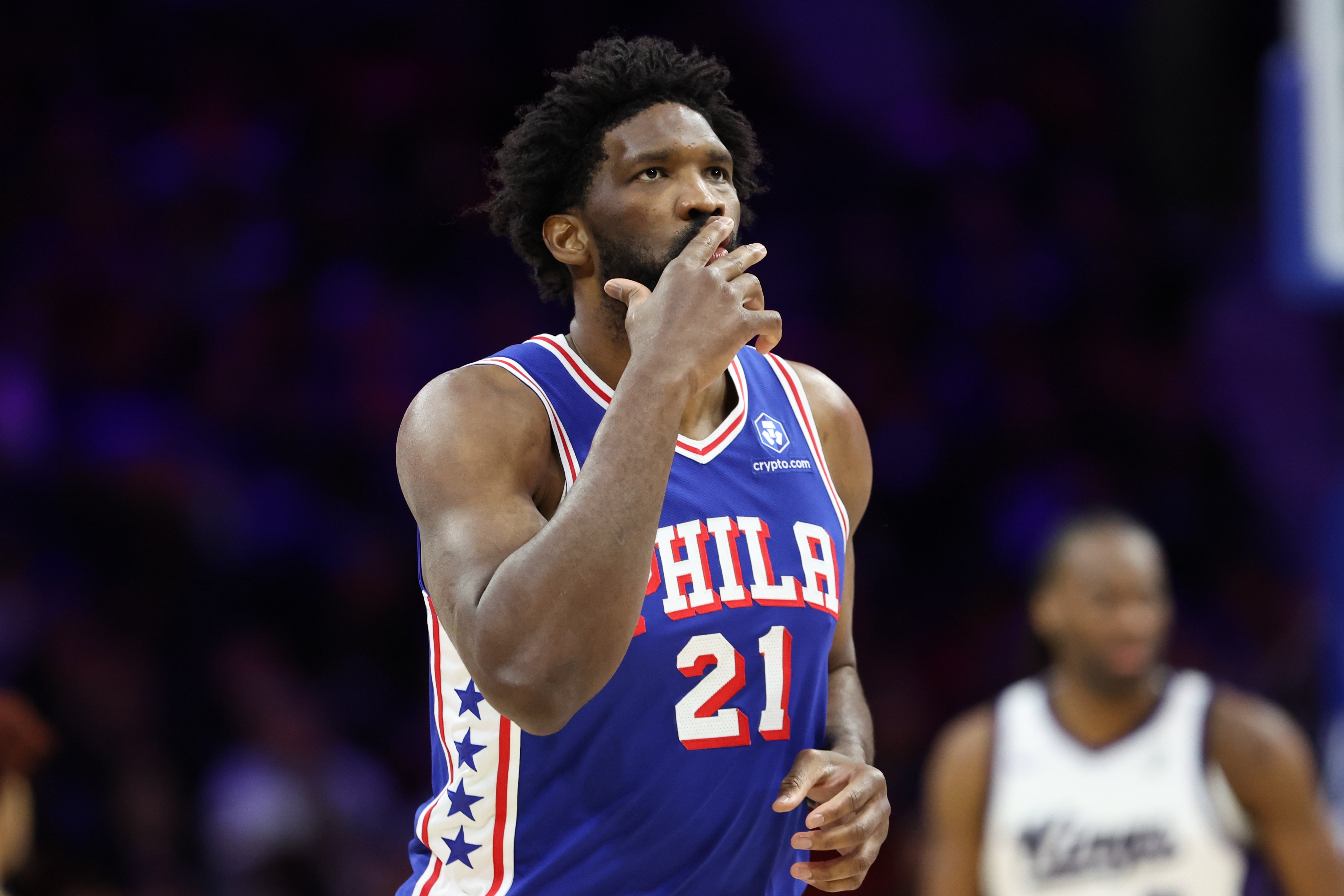 杏彩体育官网-统治级表现！恩比德三节15中11高效砍下30分7板6助1断2帽