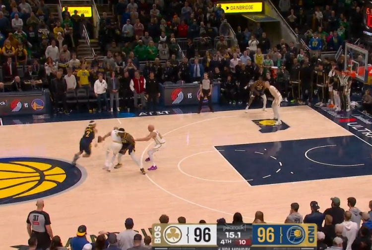 杏彩体育入口-关键漏判！裁判报告：西亚卡姆准绝杀之前对怀特掩护犯规